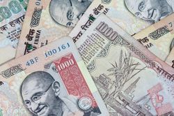 Vì sao đồng rupee suy yếu dù kinh tế Ấn Độ tăng trưởng nhanh?