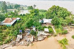 Sớm xây bờ kè ở xã Mỹ Hòa Hưng, ngăn sạt lở lan rộng