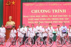 Bắc Ninh: 80 trẻ em phường Đa Mai, xã Tân Yên được tặng quà, học bổng