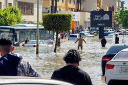 Libya: Mưa xối xả nhấn chìm nhiều tuyến phố ở Tripoli, 2 người thiệt mạng