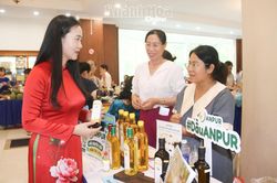 70 gian hàng trưng bày, giới thiệu sản phẩm do phụ nữ thực hiện