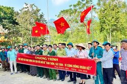 Phúc Khánh xây dựng tuyến đường cờ Tổ quốc dài 700 m tại thôn Già Hạ