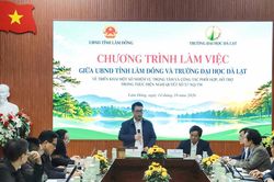 Phó Chủ tịch UBND tỉnh Lâm Đồng Nguyễn Ngọc Phúc làm việc với Trường Đại học Đà Lạt