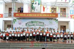 Quỹ Bảo vệ và Phát triển rừng đồng hành cùng học sinh đến trường