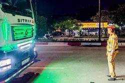 CSGT xử phạt hàng loạt xe độ đèn, còi hơi sai quy định