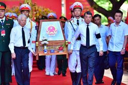 Trang nghiêm lễ viếng, truy điệu và an táng 731 hài cốt liệt sĩ được tìm kiếm, quy tập tại Công viên Lê Thị Riêng