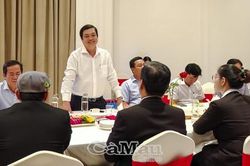 Phó Chủ tịch UBND tỉnh Huỳnh Chí Nguyện thăm, chúc mừng các doanh nghiệp