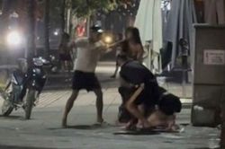 Nhóm nam nữ đánh nhau vì cầm nhầm micro của quán karaoke: Bắt 6 đối tượng
