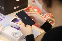 10 mẫu điện thoại iPhone nhỏ gọn đáng mua: Dễ cầm một tay, dùng hằng ngày vẫn mượt