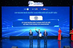 Hà Nội nhận giải thưởng chuyển đổi số với iHanoi và HanoiWork