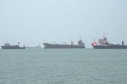 Iran tăng sức ép quân sự tại Eo biển Hormuz