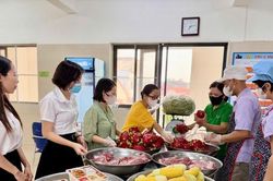 Kiểm tra đột xuất công tác bảo đảm an toàn thực phẩm trường học tại phường Phúc Lợi