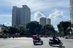 Dự báo thời tiết hôm nay: Nơi nắng nóng kéo dài cả tuần, nơi mưa như trút nước