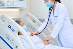 Người phụ nữ mắc bệnh tiểu đường nguy kịch vì sai lầm nhiều người Việt mắc phải