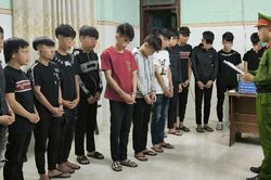 Khởi tố 9 thanh thiếu niên tụ tập mang hung khí, gây rối trật tự công cộng
