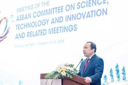 Nữ phó giáo sư Việt nghiên cứu AI trong y tế thắng giải Nhà khoa học ASEAN