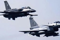 J-10CE và F-16: 2 tiêm kích hạng nhẹ khác nhau thế nào?