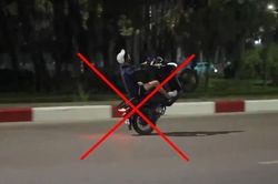 Triệu tập 17 đối tượng lạng lách, bốc đầu xe mô tô tại khu vực SVĐ Mỹ Đình