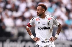 Santos nhận 7 án cấm chuyển nhượng vì nợ