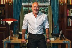 Jeff Bezos dự báo viễn cảnh 'một người đi làm, đủ nuôi cả nhà'