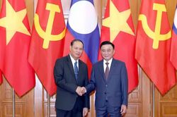 Việt Nam-Lào đẩy nhanh các dự án kết nối giao thông, năng lượng
