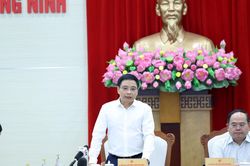 Phó Thủ tướng Nguyễn Văn Thắng: Quảng Ninh cần tiếp tục duy trì đà tăng trưởng kinh tế ở mức cao