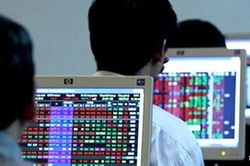 Chứng khoán ngày 15/10: Cổ phiếu năng lượng, bảo hiểm lao dốc, VN-Index mất mốc 1.700 điểm