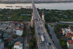 Hà Nội cấm ô-tô rẽ phải lên cầu Thăng Long từ 5 giờ đến 22 giờ mỗi ngày