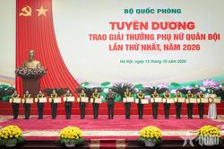 Đại tướng Phan Văn Giang dự chương trình tuyên dương, trao Giải thưởng Phụ nữ Quân đội lần thứ nhất, năm 2026