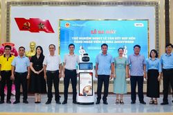 Xã Đại Lộc thử nghiệm robot lễ tân ứng dụng trí tuệ nhân tạo