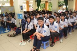 Không giao xe cho con tham gia giao thông khi chưa có giấy phép lái xe
