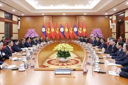 Việt Nam - Lào gắn hợp tác kinh tế với bảo đảm quốc phòng, an ninh