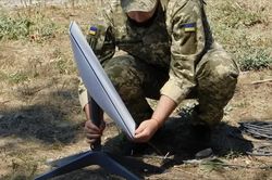 SpaceX hạn chế quyền truy cập Starlink với UAV Ukraine, ông Zelenskyy nói 'bị phản bội'