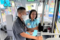 Sinh viên, người lao động nói gì về tuyến xe buýt điện kết nối Hà Nội - Hưng Yên