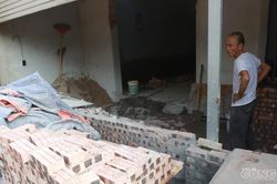 Cống thoát nước cao hơn 1m chắn lối vào nhà dân tại Hà Nội, có hộ tốn hơn 100 triệu đồng sửa nhà