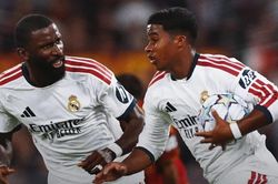Real Madrid và AS Roma rượt đuổi tỷ số trong trận cầu điên rồ 7 bàn thắng