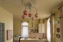 Căn studio 28m² nổi bật với sắc hồng và vàng cát