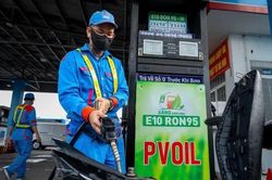 Giá xăng E10 RON95-III giảm hơn 1.200 đồng/lít
