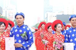 52 cặp đôi công nhân lao động rạng rỡ trong lễ cưới tập thể