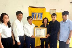 Truy tặng Bằng khen cho người đàn ông dũng cảm quên mình cứu người