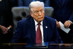 Những 'điểm nóng' toàn cầu khiến ông Trump thêm đau đầu trước bầu cử giữa kỳ Mỹ