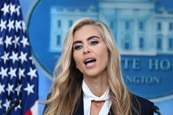 Thư ký báo chí mới của ông Trump gây xôn xao vì tuyên bố là luật sư