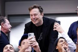 Elon Musk: AI, robot có thể mở ra thời đại dư dả, tiền bạc không còn quan trọng