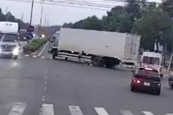 Người phụ nữ tử vong dưới bánh xe tải, tài xế rời khỏi hiện trường
