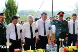 Phó Chủ tịch Quốc hội dự lễ truy điệu, an táng hài cốt liệt sỹ tại Nghĩa trang Liệt sỹ Quốc gia Vị Xuyên