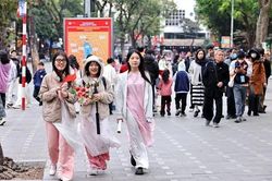 Thời tiết ngày 15/10: Bắc Bộ nắng ráo, Nam Bộ mưa dông, biển động mạnh