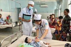 Tập trung ứng phó đỉnh dịch sốt xuất huyết và tay chân miệng