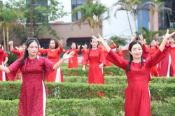 Phụ nữ Hà Tĩnh rộn ràng tháng 10 với những việc làm thiết thực