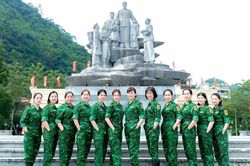 Tôn vinh những 'bông hoa thép' nơi địa đầu Tổ quốc