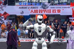 Trung Quốc củng cố vị thế dẫn đầu thị trường robot hình người